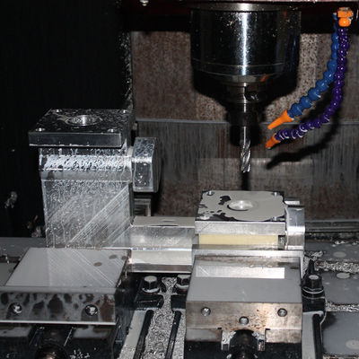 아노다이징 알루미늄 CNC 원형을 끝말림을 제거한 맞춘 정확성 CNC 성분